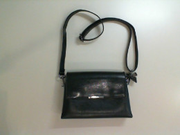 Black shoulder bag