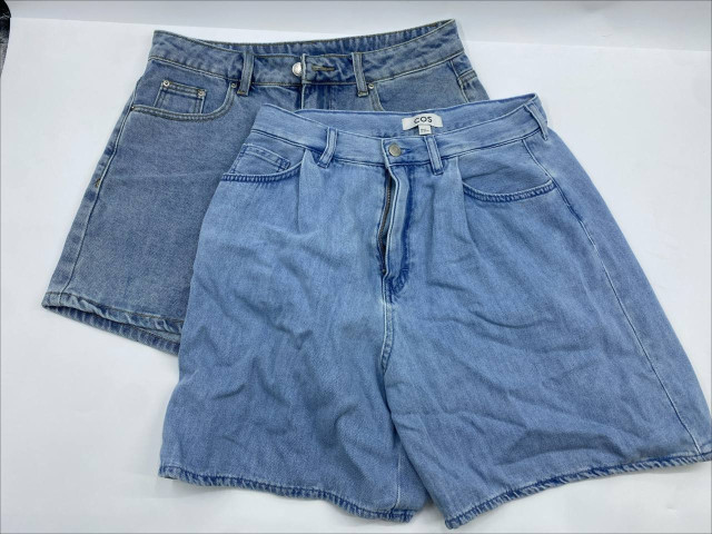Set of 2 Women's denim shorts Set of 2 Women's denim shorts