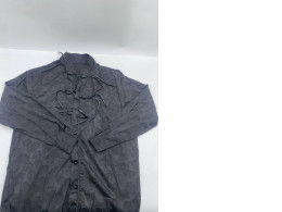 Black long-sleeved shirt Black long-sleeved shirt