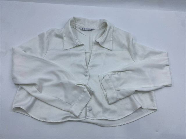 Women's white long-sleeved shirt Women's white long-sleeved shirt