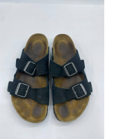 Brown sandals with black straps 