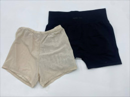 Set of 2 Women's cream and black stay pants 