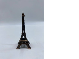 Eiffel Tower keychain 