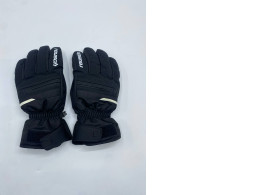 Black windproof winter gloves