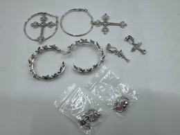 Set of  5 Women's earrings with beaded decorations 