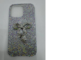iPhone case with beaded decorations 