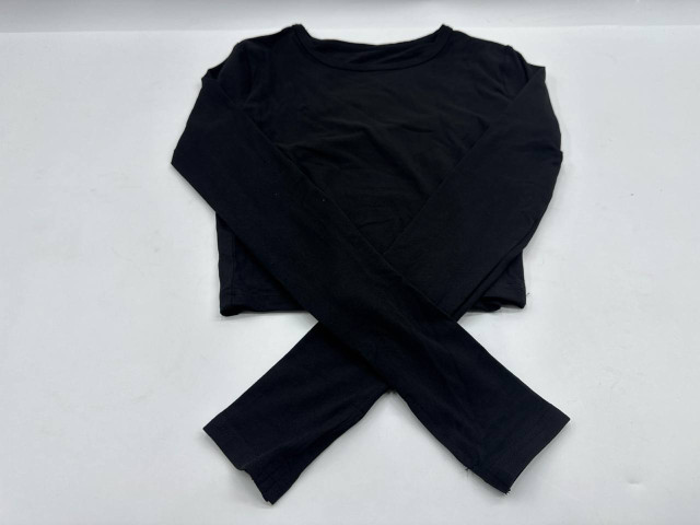 Women's black long-sleeved crop top with round neck Women's black long-sleeved crop top with round neck
