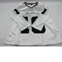 White long-sleeved V-neck shirt 