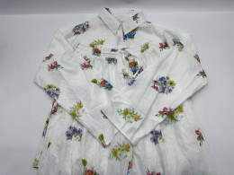 Set of 2 White long-sleeved shirt with floral pattern and white long pants with floral pattern 