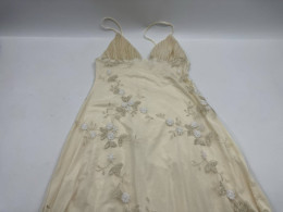 Women's cream-colored strapless dress 