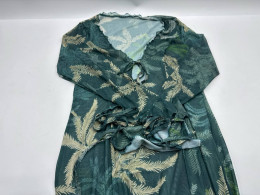 Women's black V-neck patterned dress 