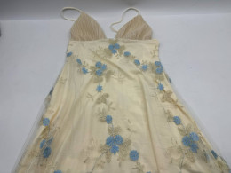 Women's cream-colored one-shoulder dress with rose pattern 