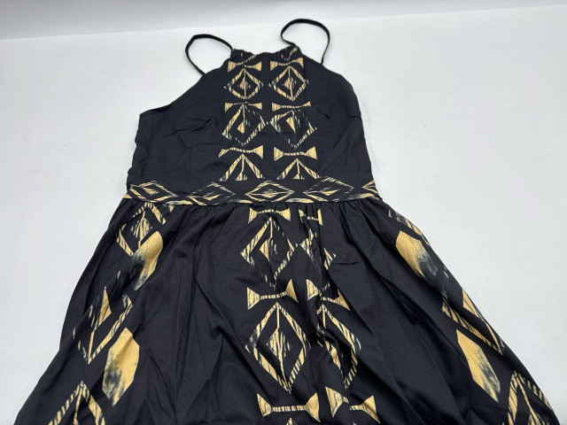 Women's black one-shoulder dress Women's black one-shoulder dress