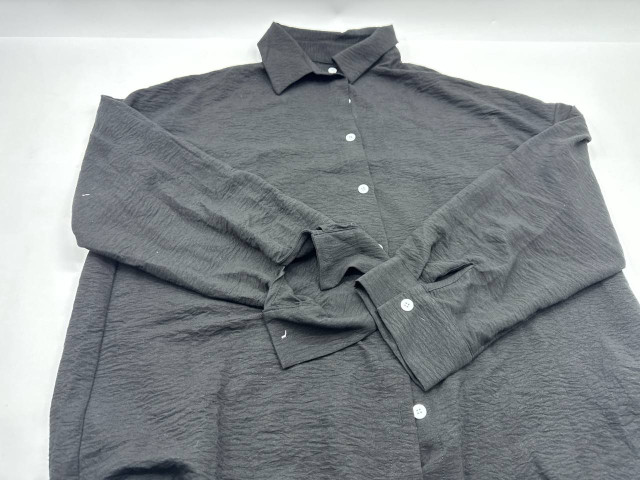 Black long-sleeved shirt Black long-sleeved shirt