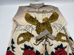  Cream long-sleeved shirt with leopard print and cream pants with leopard print. 