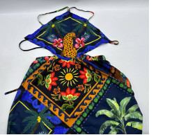 Women's long dress with a blue and black patterned waist slit 