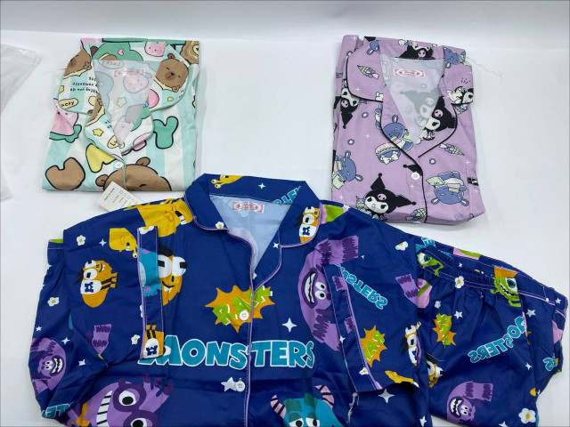 Set of 6 Women's pajamas, shirt and shorts with cartoon pattern Set of 6 Women's pajamas, shirt and shorts with cartoon pattern