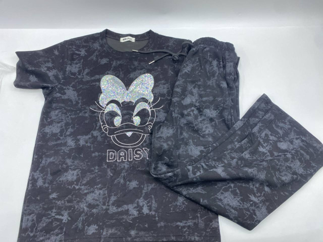 Set of 2 Black short-sleeved round-neck shirt with Donald Duck pattern and black pants Set of 2 Black short-sleeved round-neck shirt with Donald Duck pattern and black pants