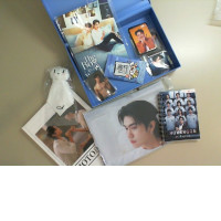 Gift box next world Set of 4 photos + notebook + photo album + white doll keychain Gift box next world Set of 4 photos + notebook + photo album + white doll keychain