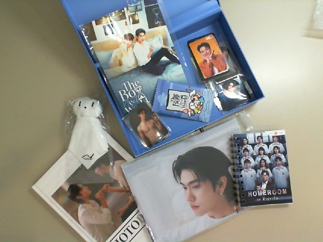 Gift box next world Set of 4 photos + notebook + photo album + white doll keychain Gift box next world Set of 4 photos + notebook + photo album + white doll keychain