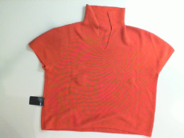 Red short t-shirt