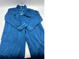 Set of 2 Women's pajamas, blue shirt and pants Set of 2 Women's pajamas, blue shirt and pants