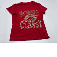 Red short-sleeved round neck T-shirt