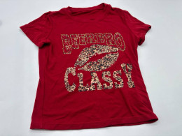 Red short-sleeved round neck T-shirt