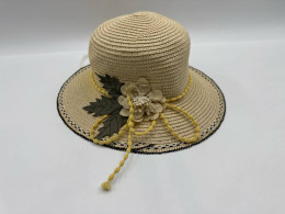 Women's woven hat