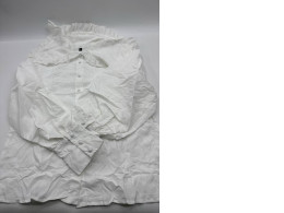 White long-sleeved shirt with wide collar White long-sleeved shirt with wide collar