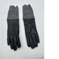Black winter gloves