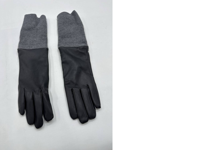 Black winter gloves Black winter gloves