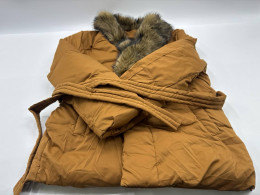 Brown sweater with short fur collar, faux fur Brown sweater with short fur collar, faux fur