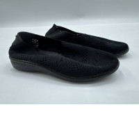 Women's black slip-on shoes 