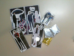 Set of 4 acrylic figures + 3 clothing badges + 2 keychains Set of 4 acrylic figures + 3 clothing badges + 2 keychains