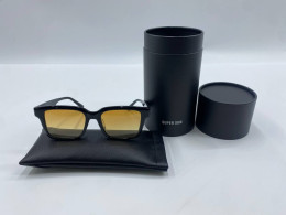 Set of 2 super sunglasses