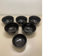 a set of five large and one small bowls