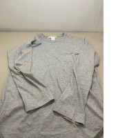 long-sleeved T-shirt