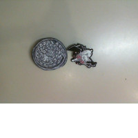 Set of 2 metal brooches