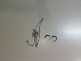 Set of 2 earrings + chain with pendant