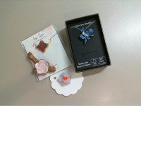 A set of jewelry with flowers: 2 chains with a flower pendant + 2 brooches