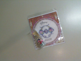 Set of 2 photo cards and a glass keychain