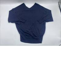 Women's long-sleeved V-neck shirt