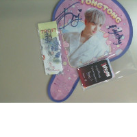 Gift set: photo cards, fan, and acrylic keychain