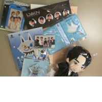 Gift set Lykn.  5 clothing badges, photo cards + soft toy + card holder + small photo film + acrylic keychain