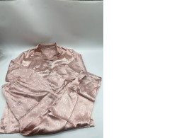 Women's pajamas, pink shirt and long pants Women's pajamas, pink shirt and long pants