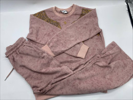 Women's light red round neck long-sleeved shirt and light red long pants