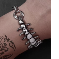 Crawl design alloy bracelet for fashionable and popular men for vacation and for stylish look