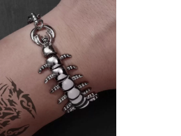 Crawl design alloy bracelet for fashionable and popular men for vacation and for stylish look