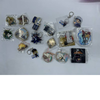 Set of keychains and badges, various anime Set of keychains and badges, various anime